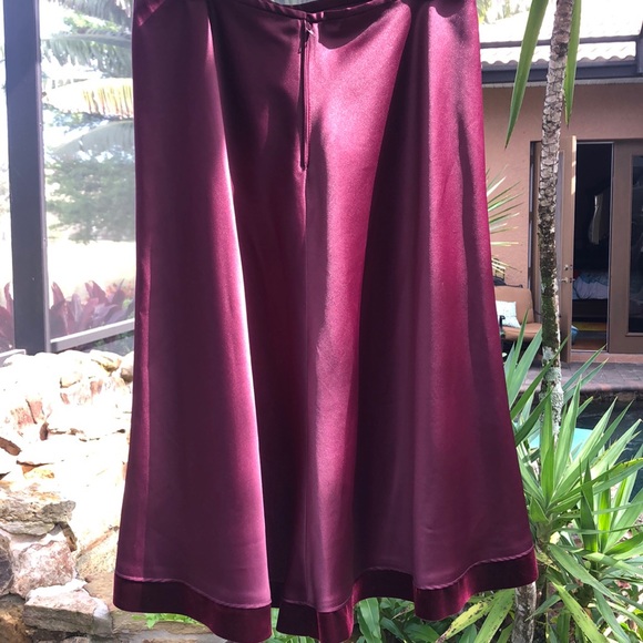 Tadashi formal wine colored skirt with velvet hem - Picture 3 of 5